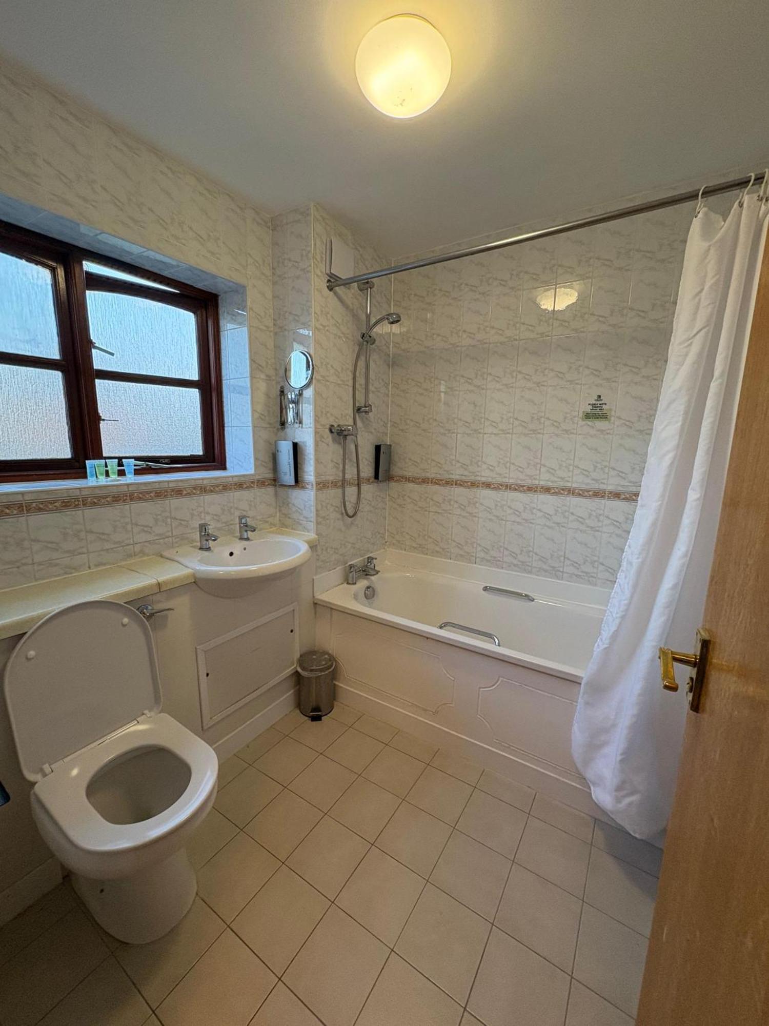 Tollgate Hotel & Leisure Stoke-on-Trent Esterno foto