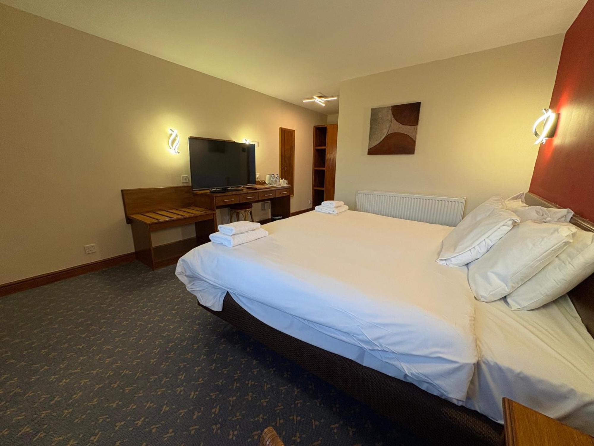 Tollgate Hotel & Leisure Stoke-on-Trent Esterno foto