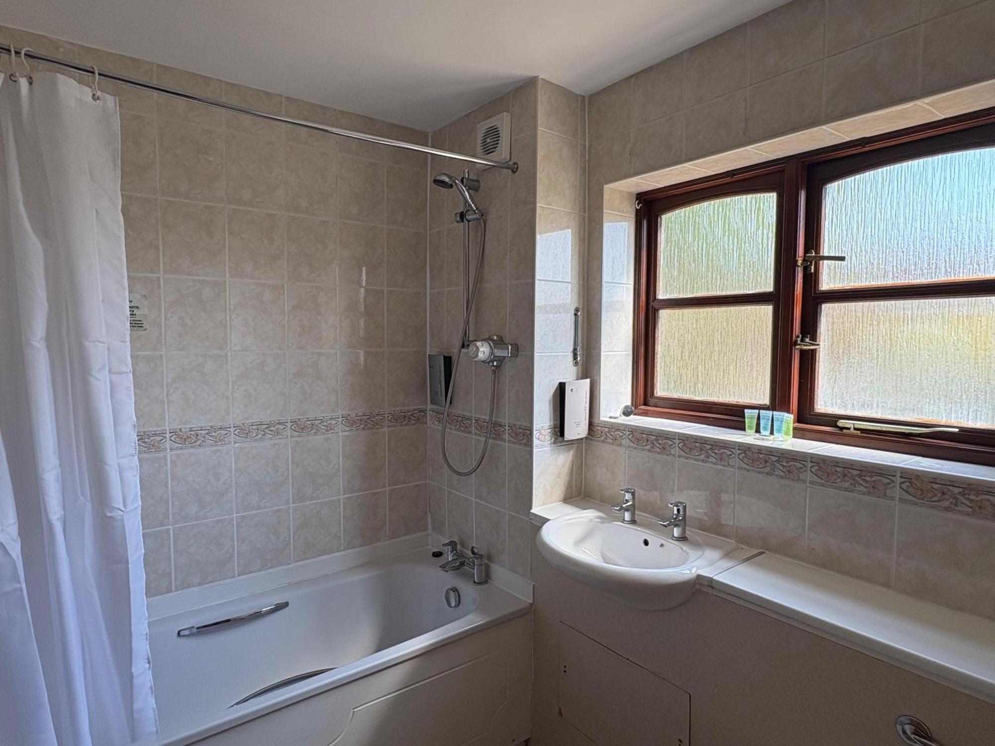 Tollgate Hotel & Leisure Stoke-on-Trent Esterno foto