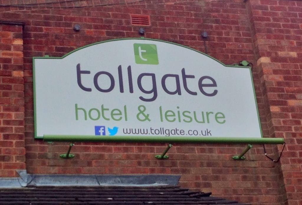 Tollgate Hotel & Leisure Stoke-on-Trent Esterno foto